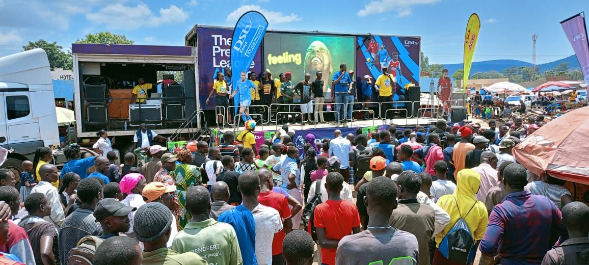 Photo 5: Mobile Stages